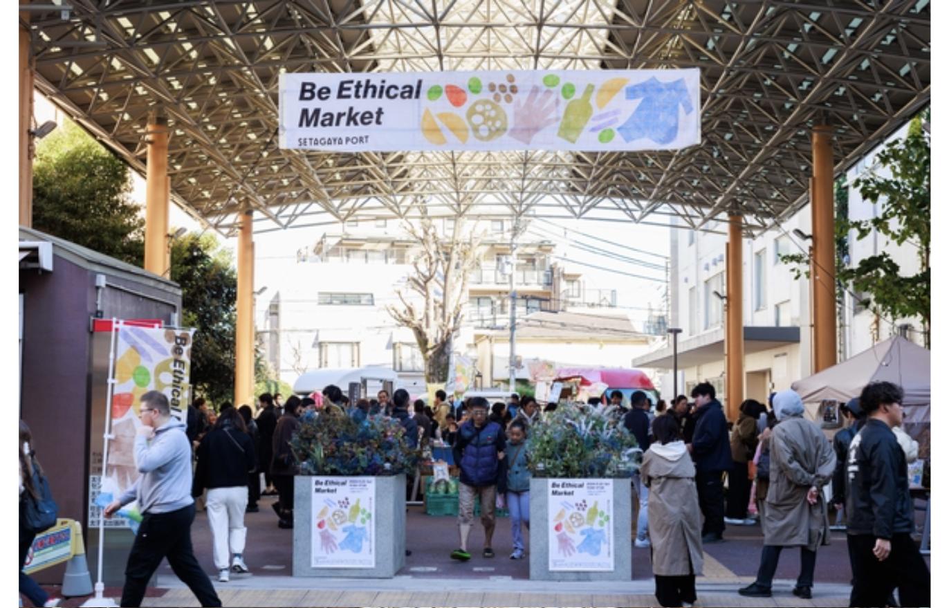 be-ethical-market-report マーケットイベント「Be Ethical Market」の会場入口とにぎわう来場者の様子
