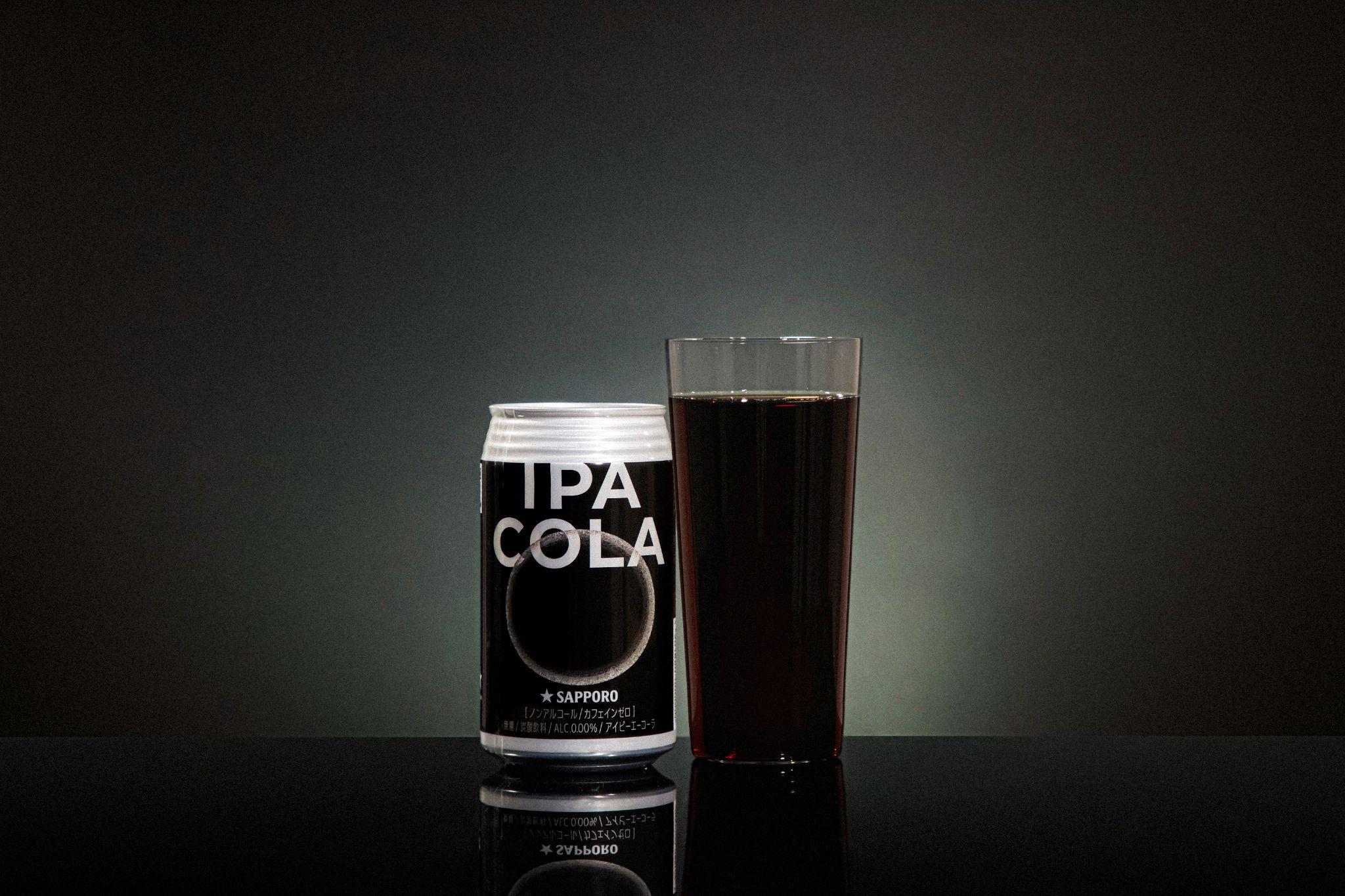 IPA COLAの缶とコーラを注いだグラス
